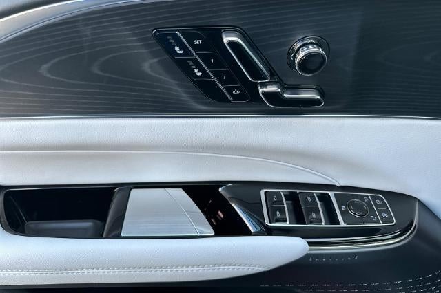 2025 Cadillac LYRIQ Luxury 1