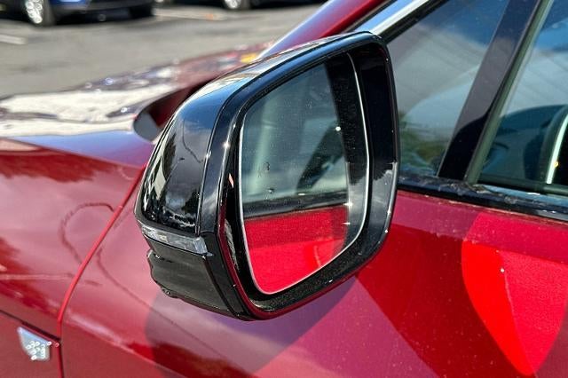 2025 Cadillac LYRIQ Luxury 1