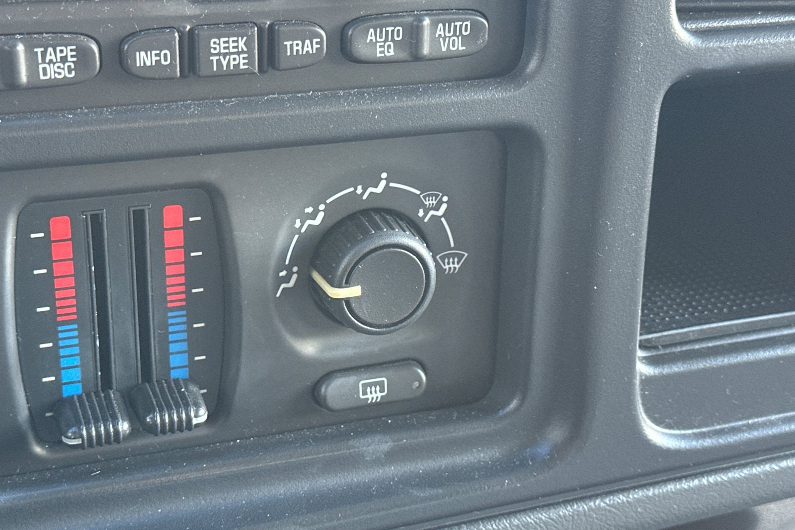 2003 Chevrolet Suburban LS