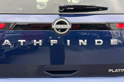 2023 Nissan Pathfinder Platinum FWD