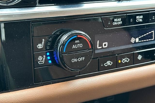 2023 Nissan Pathfinder Platinum FWD