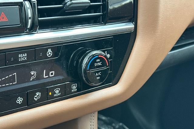 2023 Nissan Pathfinder Platinum FWD