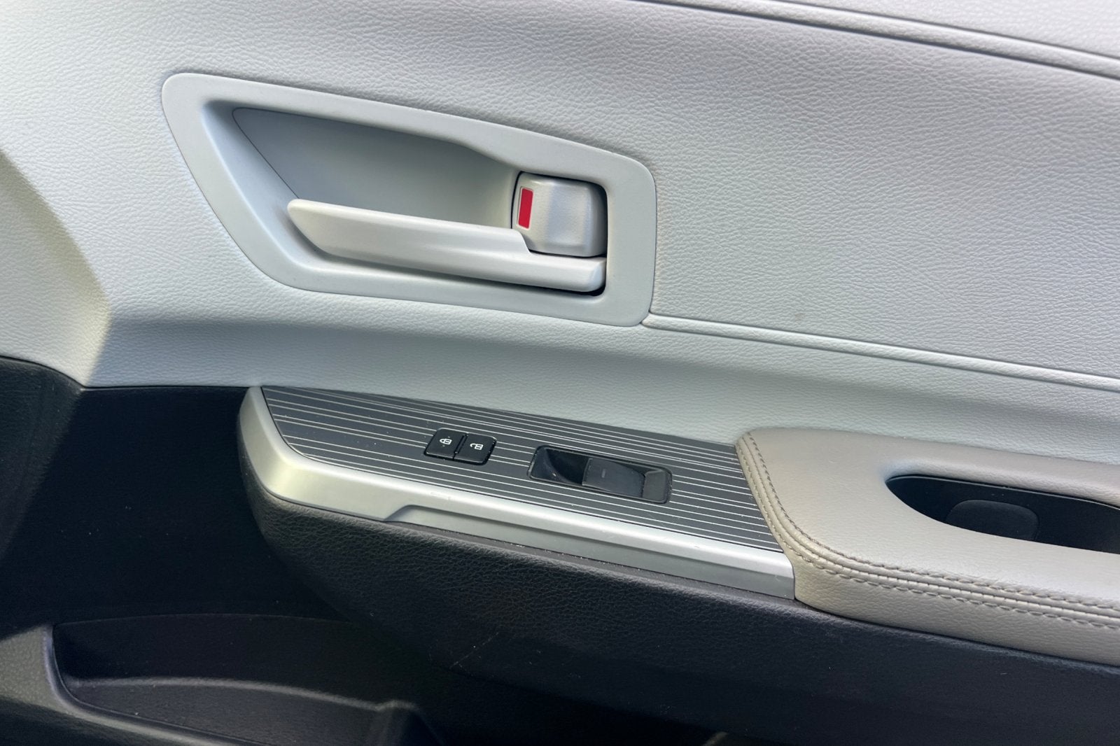 2025 Toyota Sienna LE