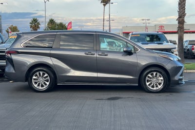 2025 Toyota Sienna LE