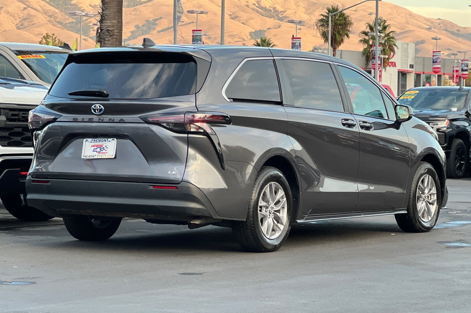 2025 Toyota Sienna LE