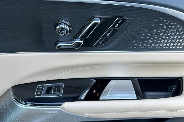 2024 Cadillac LYRIQ Sport 3