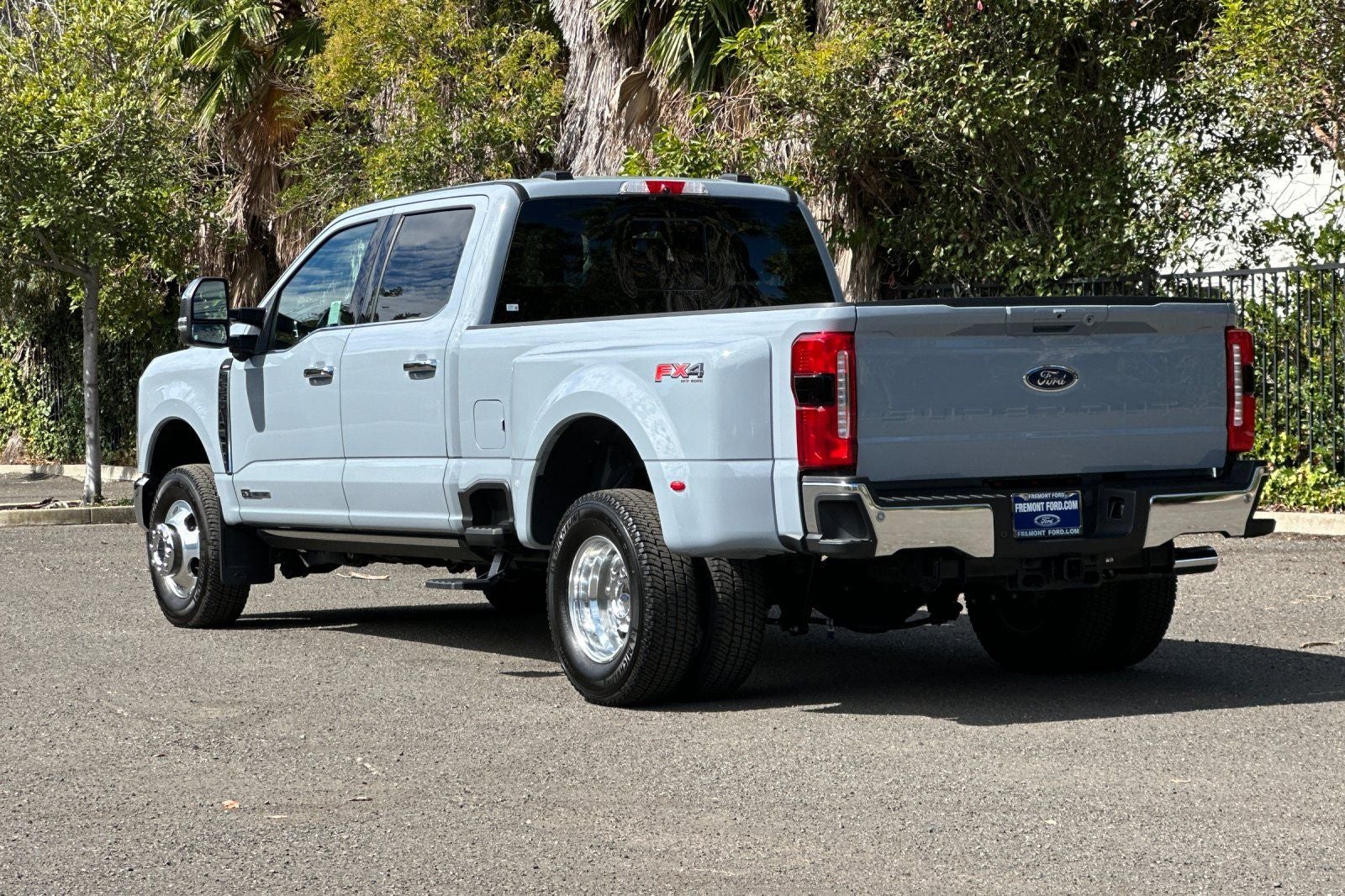 2025 Ford F-350SD Lariat DRW