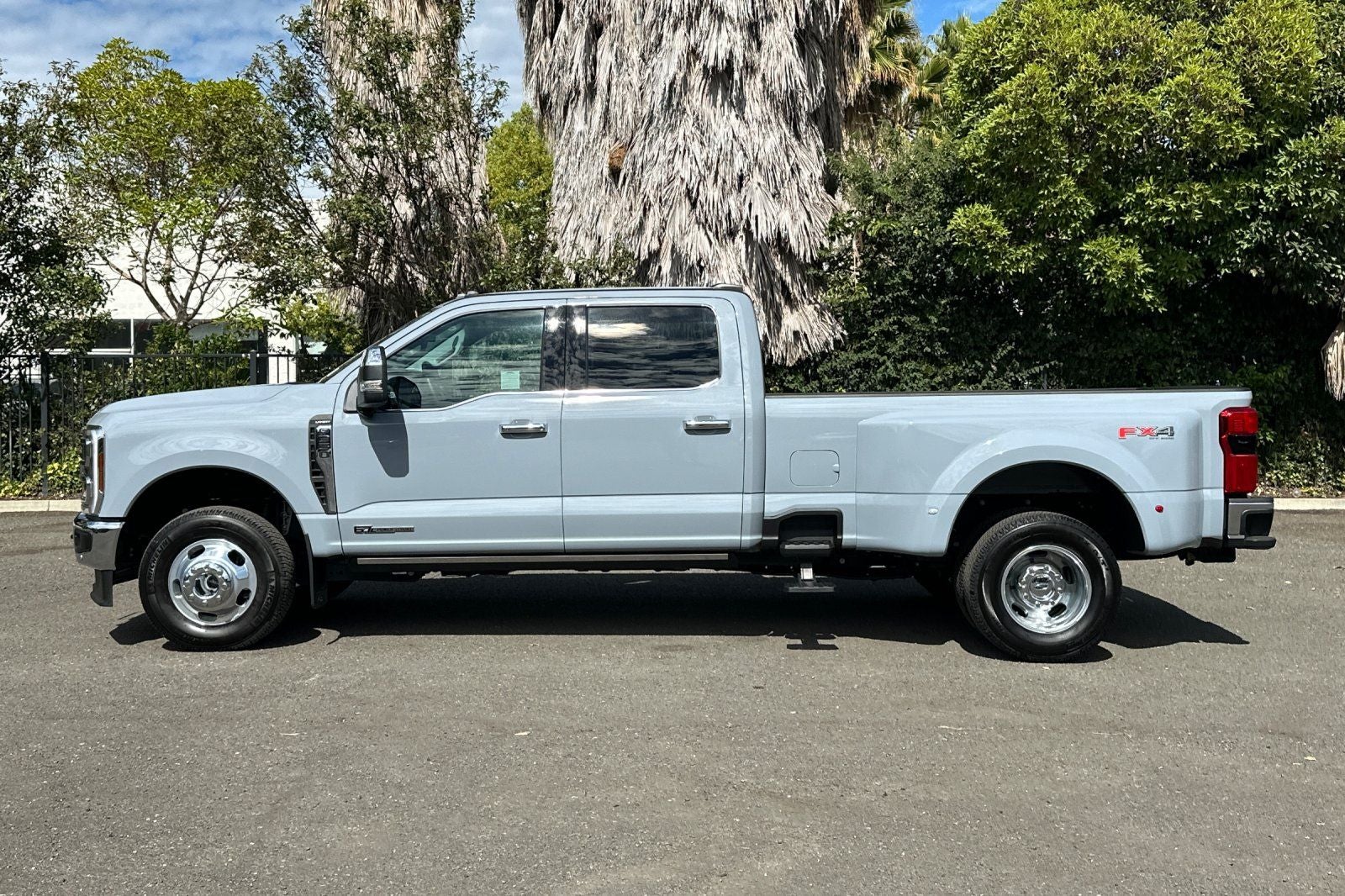2025 Ford F-350SD Lariat DRW
