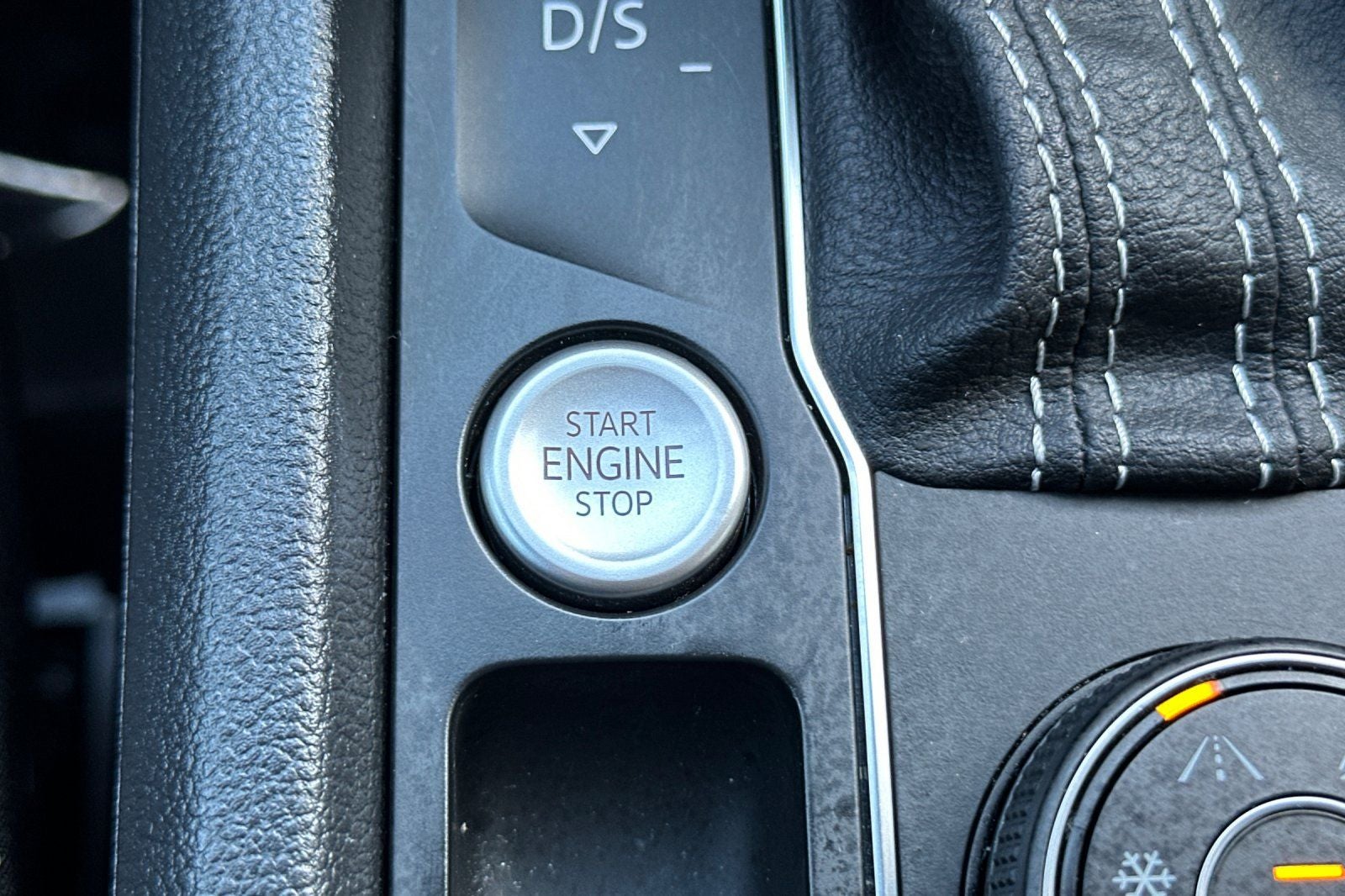 2022 Volkswagen Atlas 3.6L V6 SEL R-Line