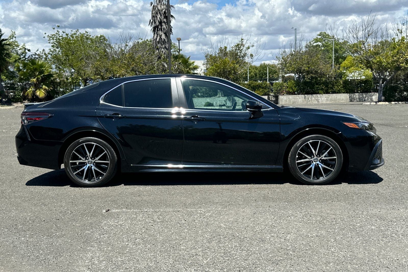 2024 Toyota Camry Hybrid SE