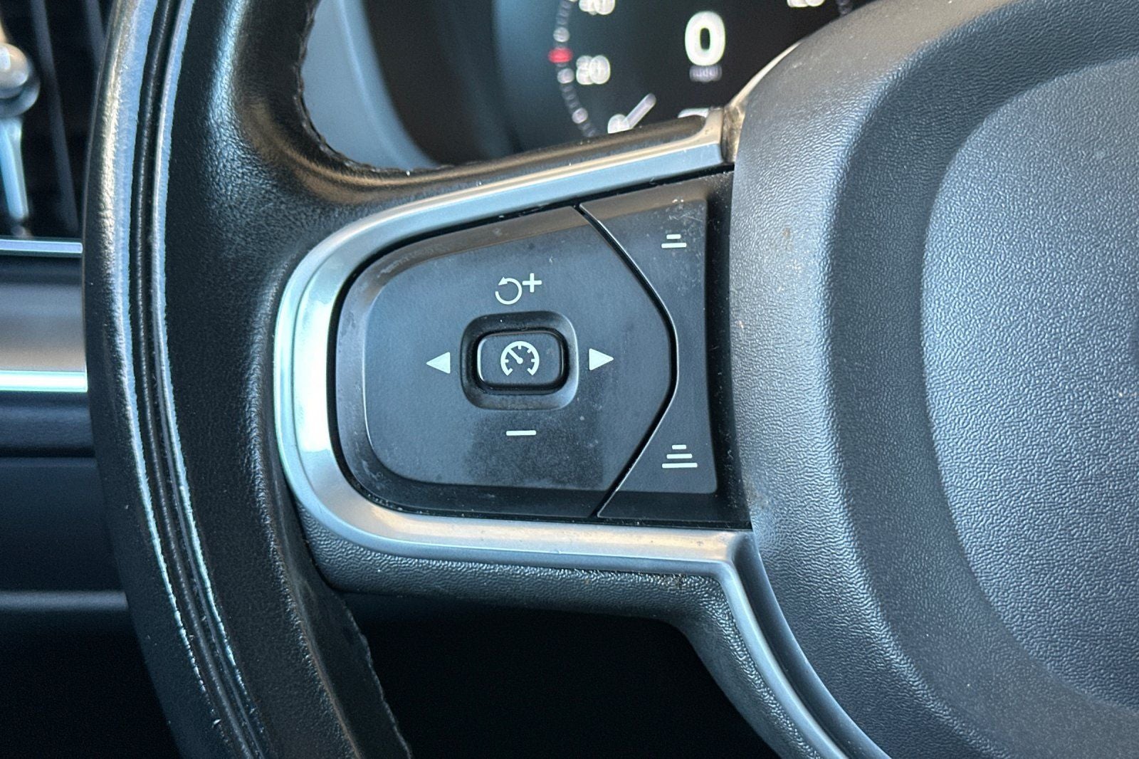 2020 Volvo XC60 T5 Momentum